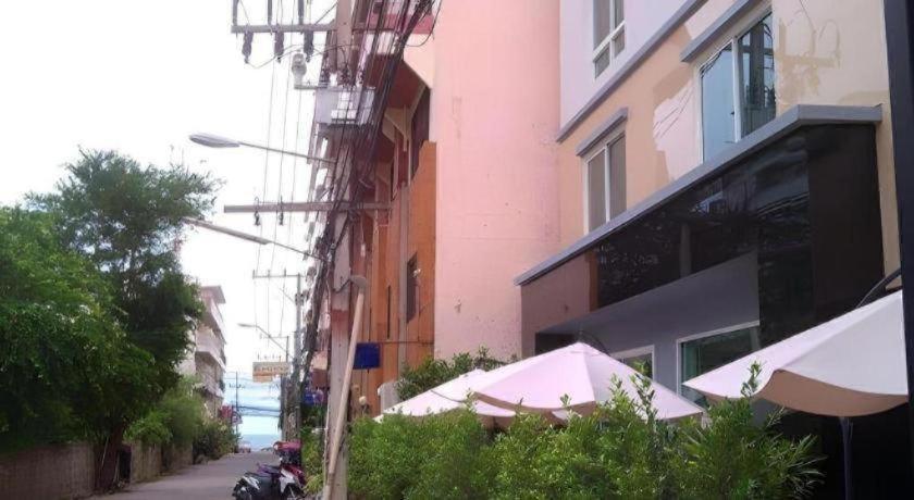 By Dee @Jomtien Hotel Pattaya Exterior photo