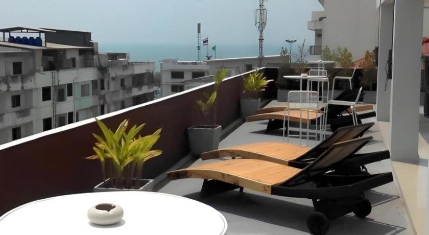 By Dee @Jomtien Hotel Pattaya Exterior photo